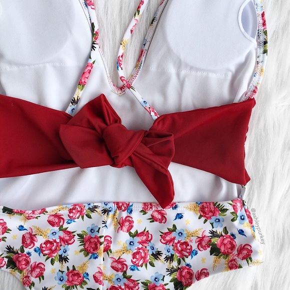 ❤️SALE❤️ White pink floral plunge belt one piece - Picture 4 of 6